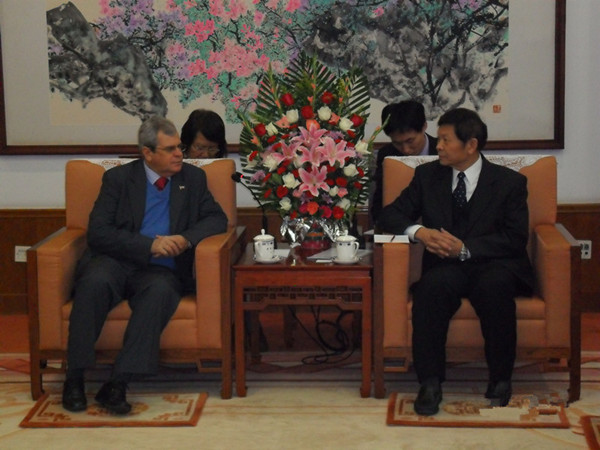 中国经济体制改革基金会宋晓梧会长接见古巴国务委员会执行秘书