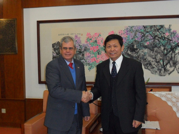 中国经济体制改革基金会宋晓梧会长接见古巴国务委员会执行秘书